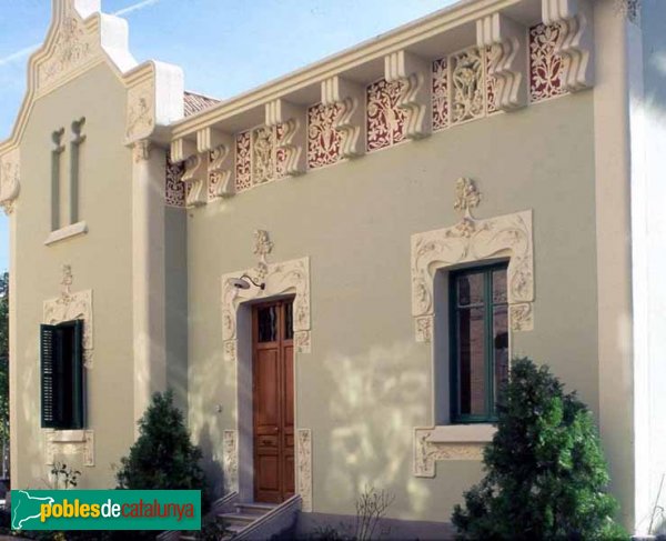 L'Hospitalet de Llobregat - Casa del director de Tecla Sala (Foto: Josep Maria Ardèvol, 1996) L'Hospitalet de Llobregat - Casa del director de Tecla Sala