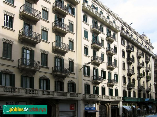 Barcelona - Via Laietana, 46-48 (Foto: Albert Esteves, 2006) Barcelona - Via Laietana, 46-48