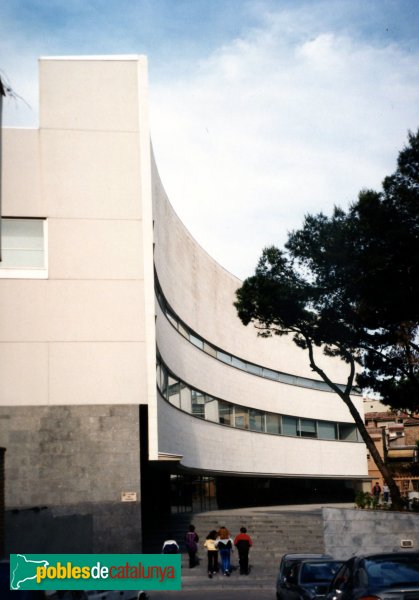 Santa Coloma de Gramenet - Biblioteca Central (Foto: CEDIP, 1997) Santa Coloma de Gramenet - Biblioteca Central
