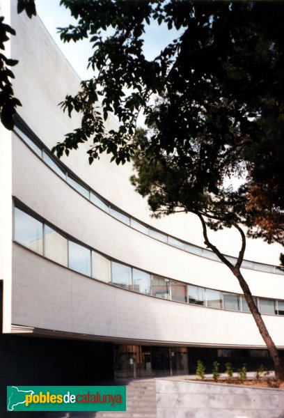 Santa Coloma de Gramenet - Biblioteca Central (Foto: CEDIP, 1997) Santa Coloma de Gramenet - Biblioteca Central