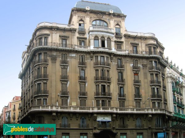 Barcelona - Via Laietana, 49 (Foto: Albert Esteves, 2006) Barcelona - Via Laietana, 49