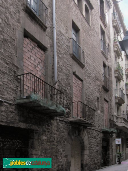Barcelona - Carrer Vigatans, 4, abans de la restauració (Foto: Albert Esteves, 2006) Barcelona - Carrer Vigatans, 4, abans de la restauració