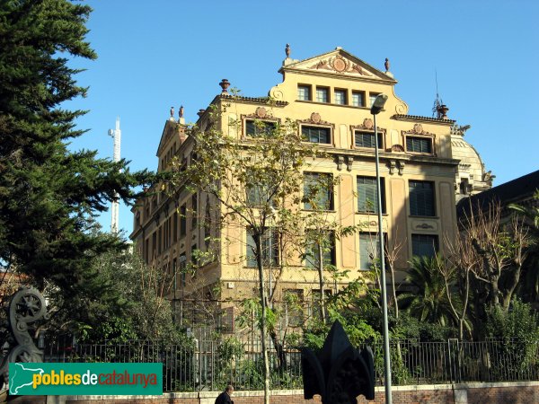 Barcelona - Grup Escolar Pere Vila (Foto: Albert Esteves, 2006) Barcelona - Grup Escolar Pere Vila