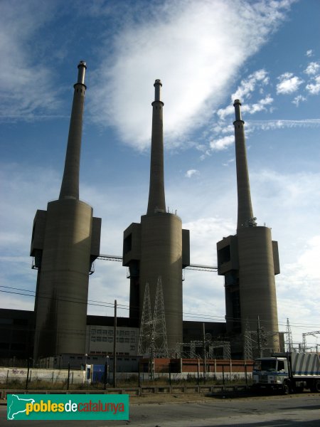 Sant Adrià del Besòs - Les Tres Xemeneies (Foto: Albert Esteves, 2007) Sant Adrià del Besòs - Les Tres Xemeneies