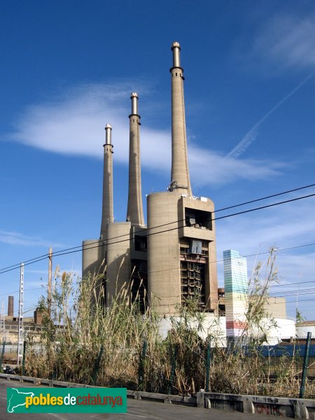 Sant Adrià del Besòs - Les Tres Xemeneies (Foto: Albert Esteves, 2007) Sant Adrià del Besòs - Les Tres Xemeneies