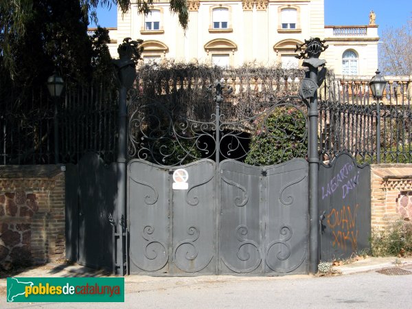 Montgat - Casa dels marquesos de Monsolís (Foto: Albert Esteves, 2007) Montgat - Casa dels marquesos de Monsolís