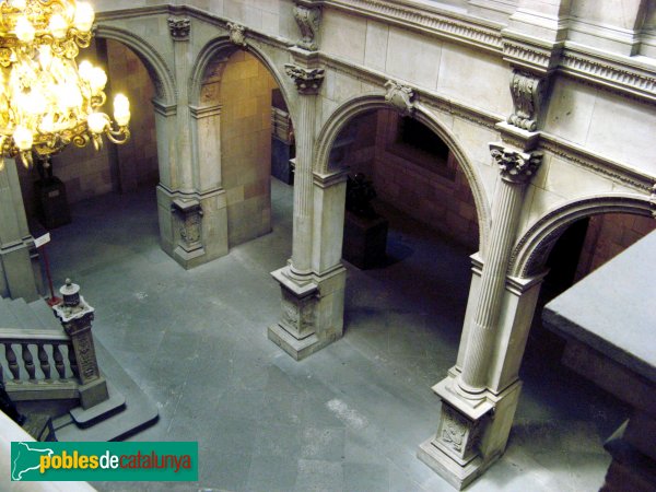 Barcelona - Casa de la Ciutat - Escala d'Honor (Foto: Albert Esteves, 2007) Barcelona - Casa de la Ciutat - Escala d'Honor