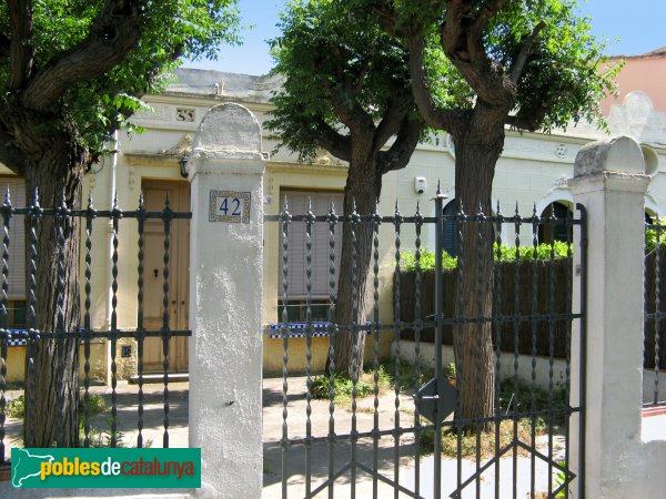 Vilassar de Mar - Cases Lladó (Foto: Albert Esteves, 2007) Vilassar de Mar - Cases Lladó