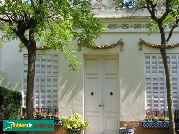 Vilassar de Mar - Cases Lladó (Foto: Albert Esteves, 2007) Vilassar de Mar - Cases Lladó