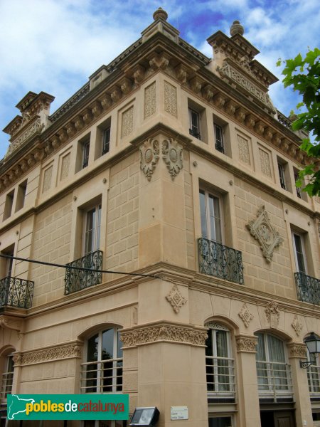 Cabrils - Escola Tolrà (Foto: Albert Esteves, 2007) Cabrils - Escola Tolrà
