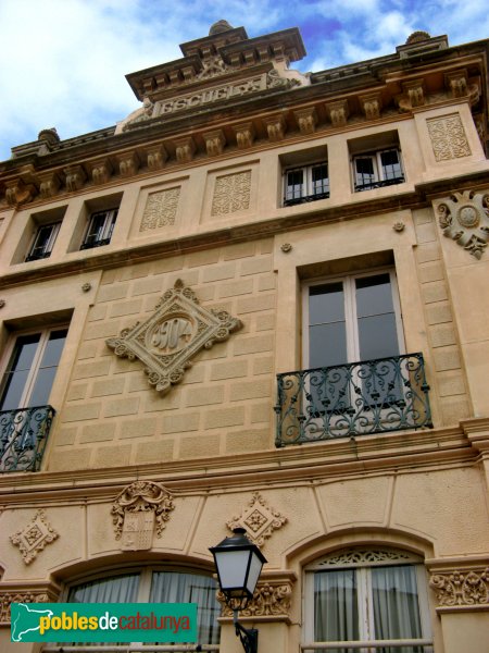 Cabrils - Escola Tolrà (Foto: Albert Esteves, 2007) Cabrils - Escola Tolrà