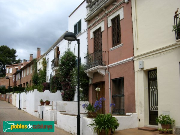 Argentona - Carrer Dolors Monserdà (Foto: Albert Esteves, 2007) Argentona - Carrer Dolors Monserdà