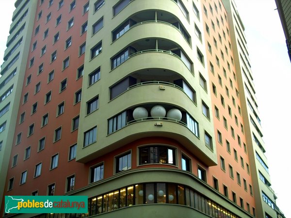 Barcelona - Edifici Fàbregas (Trafalgar 2-4) (Foto: <i>Jaume C.B.</i>, 2007) Barcelona - Edifici Fàbregas (Trafalgar 2-4)