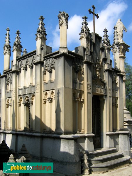 Mataró - Cementiri dels Caputxins, panteó Fontdevila