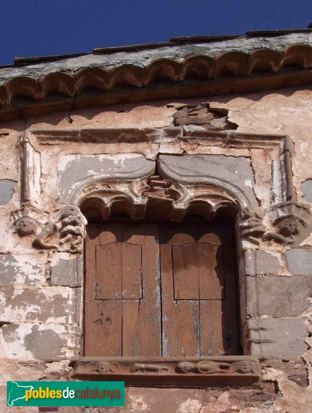 Can Padró, detall finestra gòtica (Foto: Joan Sánchez Sabé, 2007) Can Padró, detall finestra gòtica