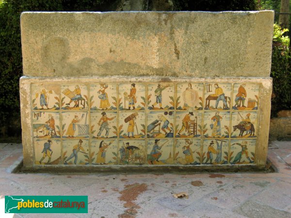 Argentona - Baronia de Viver. Font amb rajoles d'oficis