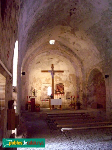 Interior de l'ermita de Santa Maria del Puig de la Creu (Foto: Joan Sánchez Sabé, 2007) Interior de l'ermita de Santa Maria del Puig de la Creu