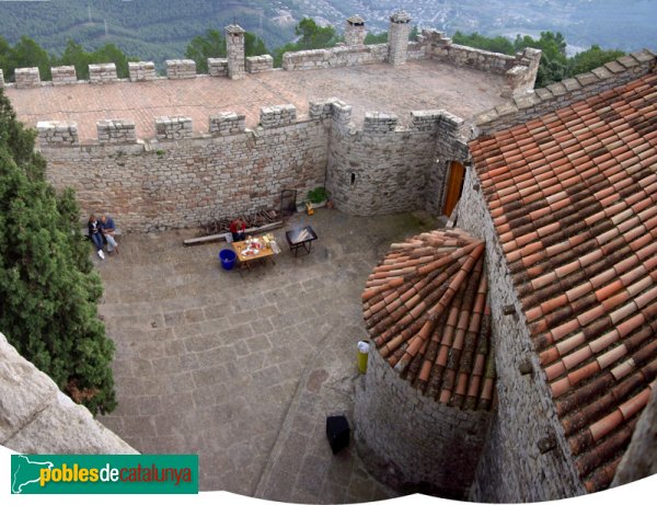 El Puig de la Creu, panoràmica del pati vista des del Torreó (Foto: Joan Sánchez Sabé, 2007) El Puig de la Creu, panoràmica del pati vista des del Torreó