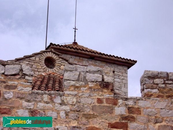 El Puig de la Creu: merlets, torres i parallamps (Foto: Joan Sánchez Sabé, 2007) El Puig de la Creu: merlets, torres i parallamps