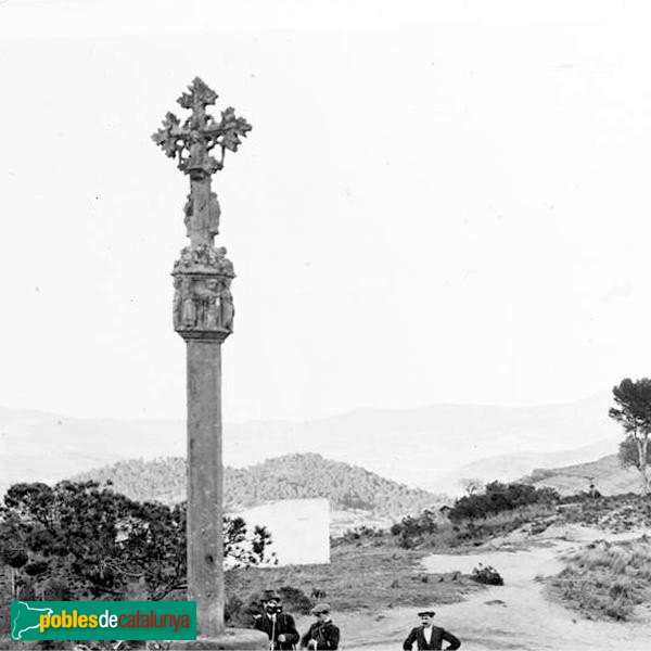 Cervelló - Creu de terme de Santa Maria (Foto: <i>Josep Salvany - Fons Salvany, Biblioteca de Catalunya</i>, 1912) Cervelló - Creu de terme de Santa Maria