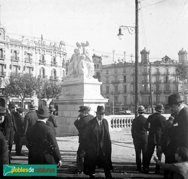 Barcelona - Plaça Catalunya (Foto: <i>Josep Salvany - Fons Salvany. Biblioteca de Catalunya</i>, 1925) Barcelona - Plaça Catalunya