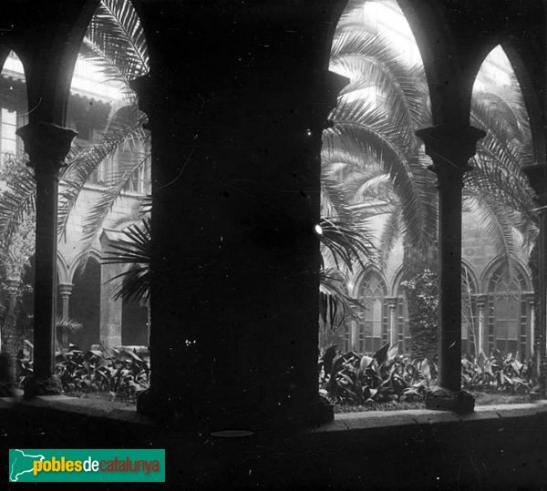 Barcelona - Església de Santa Anna. Claustre (Foto: Josep Salvany - Fons Salvany, Biblioteca de Catalunya, 1924) Barcelona - Església de Santa Anna. Claustre