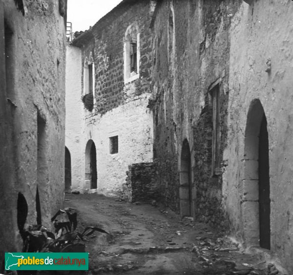 Sitges - Carrer d'en Bosc (Foto: Josep Salvany - Fons Salvany, Biblioteca de Catalunya, 1913) Sitges - Carrer d'en Bosc
