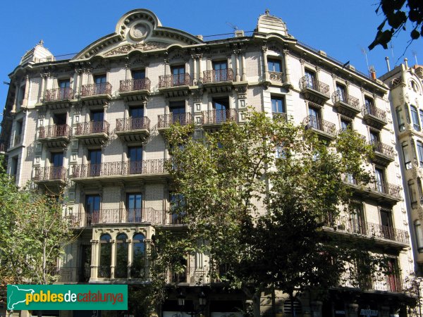 Barcelona - Rambla Catalunya, 124 (Foto: Albert Esteves, 2007) Barcelona - Rambla Catalunya, 124