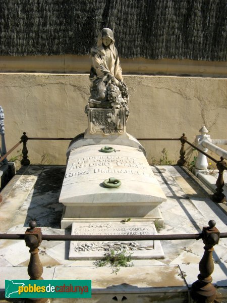 Arenys de Mar - Cementiri. Sepulcre Camps (Foto: Albert Esteves, 2007) Arenys de Mar - Cementiri. Sepulcre Camps