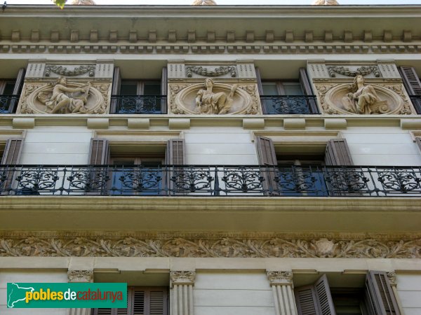 Barcelona - Rambla Catalunya, 33 (Foto: Albert Esteves, 2007) Barcelona - Rambla Catalunya, 33