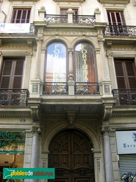 Barcelona - Rambla Catalunya, 25 (Foto: Albert Esteves, 2007) Barcelona - Rambla Catalunya, 25