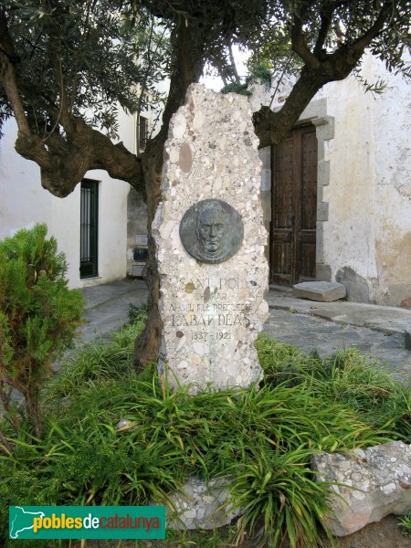 Sant Pol - Monument a l'abat Deàs (Foto: Albert Esteves, 2007) Sant Pol - Monument a l'abat Deàs