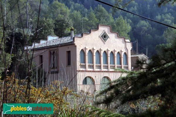 Una de les cases de les Arenes (Foto: Joan Sánchez Sabé, 2007) Una de les cases de les Arenes