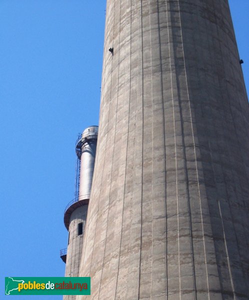 Sant Adrià del Besòs - Les Tres Xemeneies (Foto: <i>Roger Hoyos</i>) Sant Adrià del Besòs - Les Tres Xemeneies