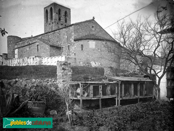 Palafolls - Església de Sant Genís (Foto: Josep Salvany - Fons Salvany, Biblioteca de Catalunya, 1919) Palafolls - Església de Sant Genís