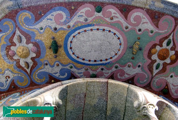 Barcelona - Casa Comalat. Façana Còrsega (Foto: Albert Esteves, 2008) Barcelona - Casa Comalat. Façana Còrsega