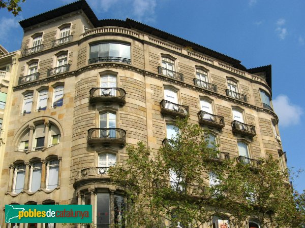 Barcelona - Casa Garriga (Passeig de Gràcia, 112) (Foto: Albert Esteves, 2007) Barcelona - Casa Garriga (Passeig de Gràcia, 112)