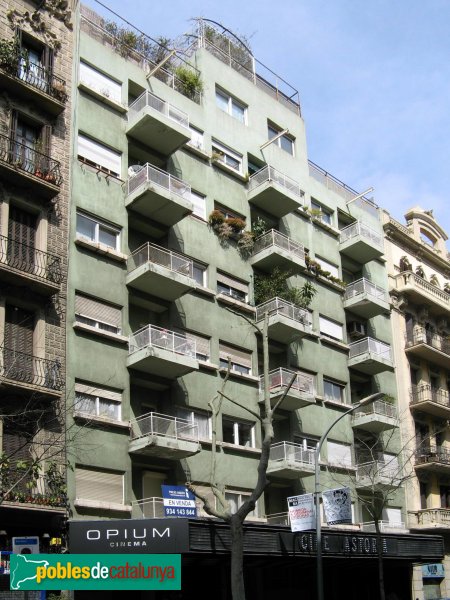 Barcelona - París, 193-199 (Foto: Albert Esteves, 2008) Barcelona - París, 193-199