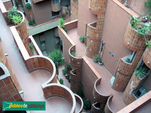 Sant Just Desvern - Walden 7 (Foto: Till F. Teenk - Wikimedia Commons, 2007) Sant Just Desvern - Walden 7