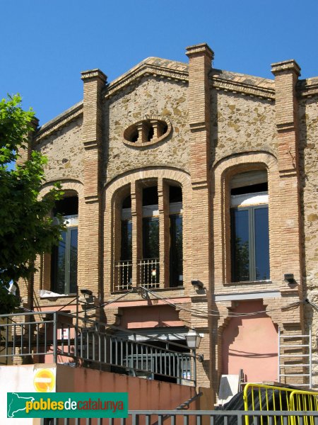 Sant Vicenç dels Horts - Centre Catòlic (Foto: Albert Esteves, 2008) Sant Vicenç dels Horts - Centre Catòlic