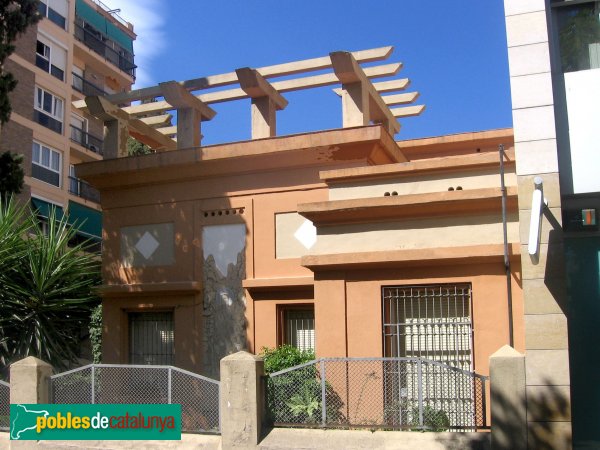 Hospitalet de Llobregat - Casa Sanfeliu (Foto: Albert Esteves, 2006) Hospitalet de Llobregat - Casa Sanfeliu