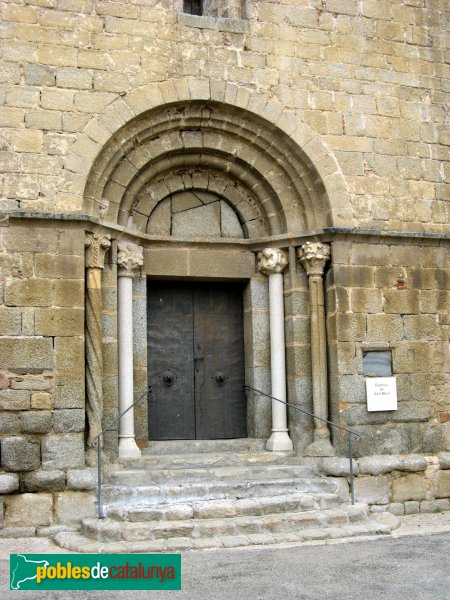 Pau - Església de Sant Martí, portada (Foto: Albert Esteves, 2008) Pau - Església de Sant Martí, portada