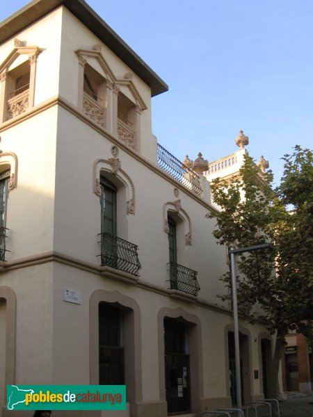 Begues - Petit Casal (Foto: Albert Esteves, 2008) Begues - Petit Casal