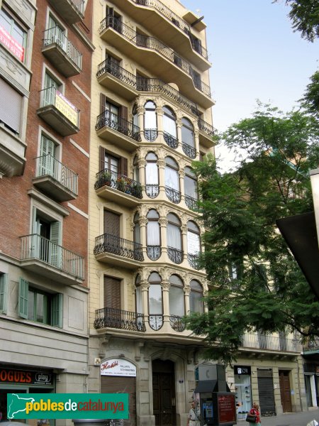Barcelona - Gran de Gràcia, 7 (Foto: Albert Esteves, 2008) Barcelona - Gran de Gràcia, 7