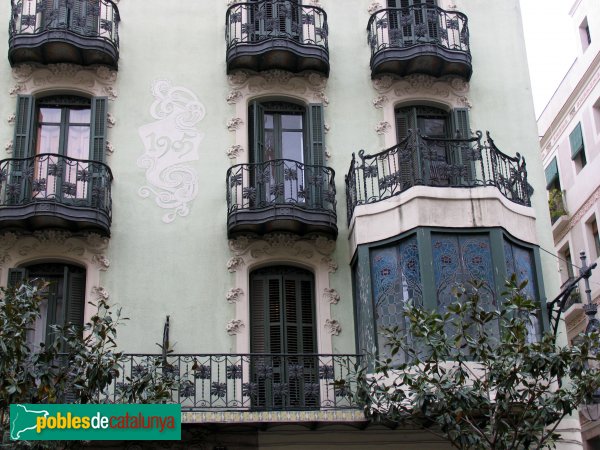 Barcelona - Gran de Gracia, 77 (Foto: Valentí Pons, 2009) Barcelona - Gran de Gracia, 77