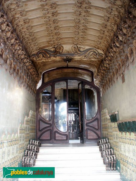 Barcelona - Gran de Gracia, 77 (Foto: Valentí Pons, 2009) Barcelona - Gran de Gracia, 77