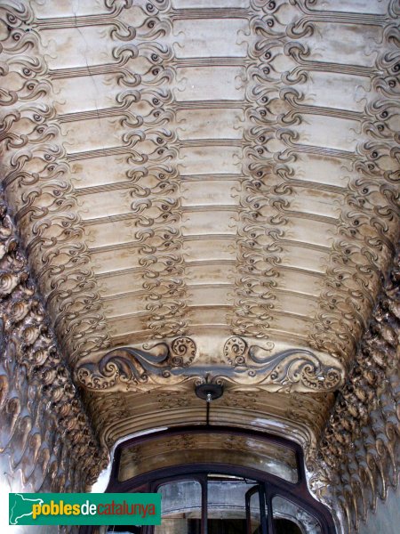 Barcelona - Gran de Gracia, 77 (Foto: Valentí Pons, 2009) Barcelona - Gran de Gracia, 77