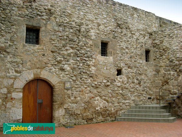 La Pobla de Claramunt - Castell: recinte clos (Foto: Albert Esteves, 2009) La Pobla de Claramunt - Castell: recinte clos