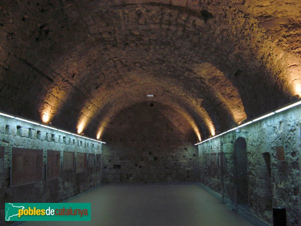 La Pobla de Claramunt - Castell: sala (Foto: Albert Esteves, 2009) La Pobla de Claramunt - Castell: sala