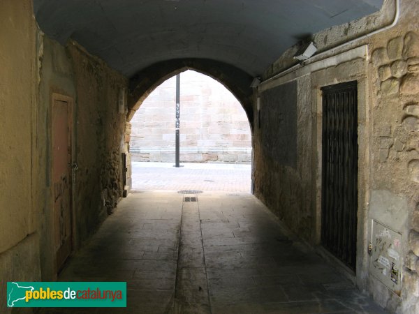 Igualada - Passatge de Sant Miquel (Foto: Albert Esteves, 2009) Igualada - Passatge de Sant Miquel